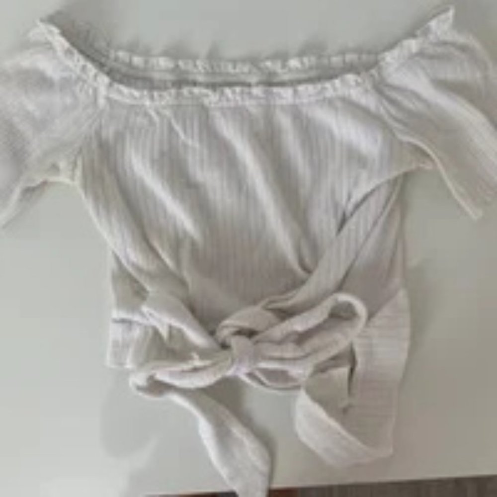 White short sleeves